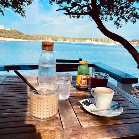 Antic Διαμέρισμα Πούλα